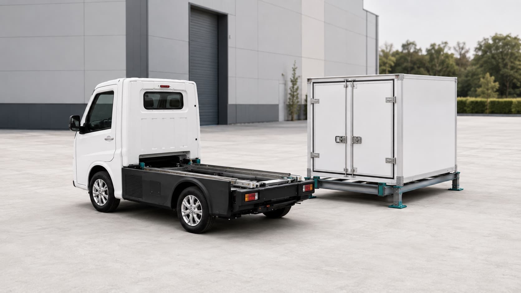 White BeeMotors Buzzy Picko aligning from the rear with a detachable cargo pod