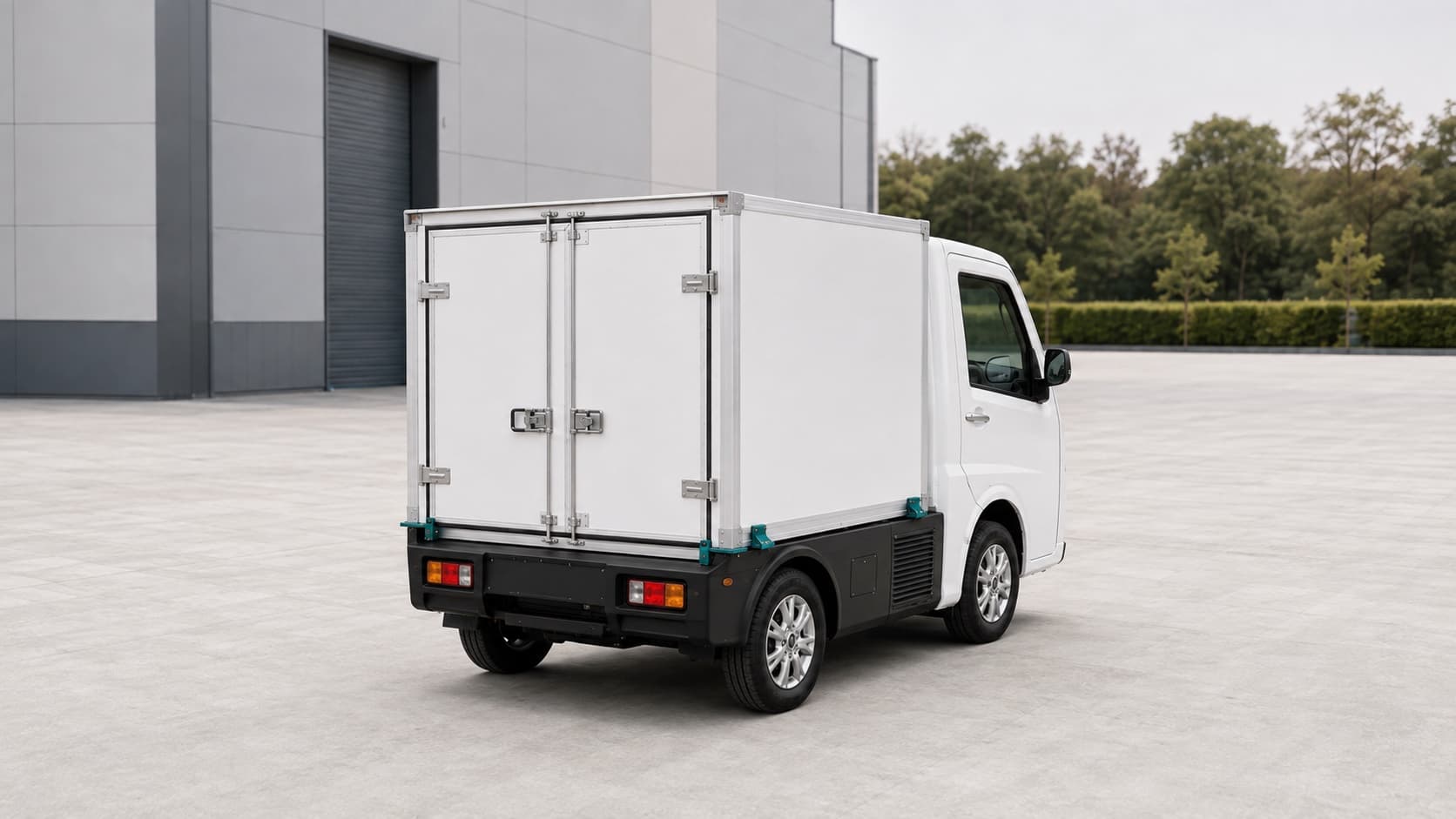 White BeeMotors Buzzy Picko seen from the rear with its detachable cargo pod mounted
